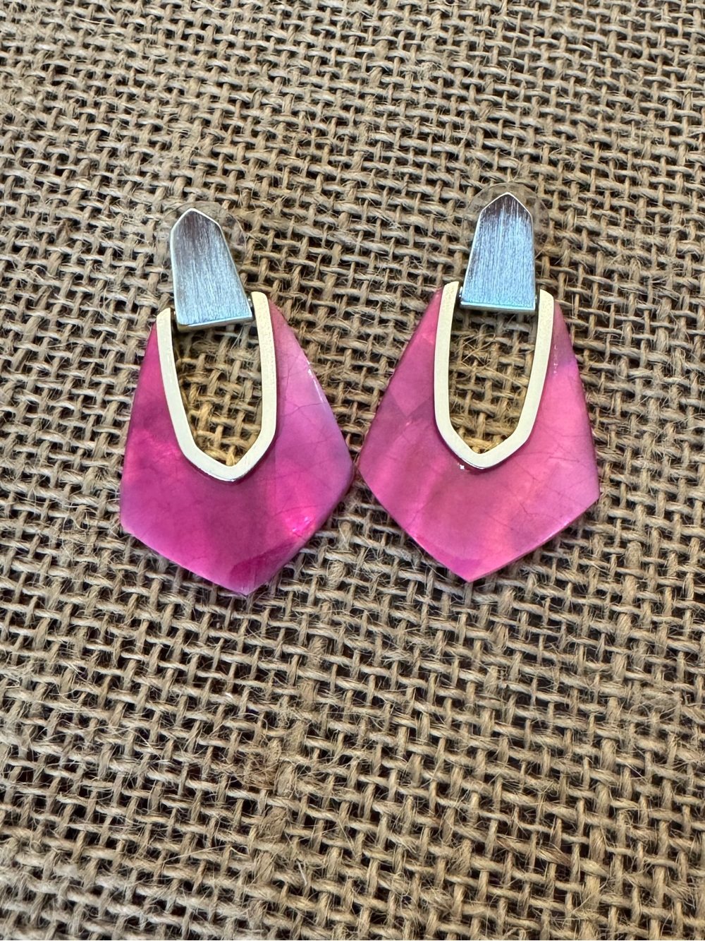 Kendra Scott Kensley Fuchsia Pink & Gold Statement earrings